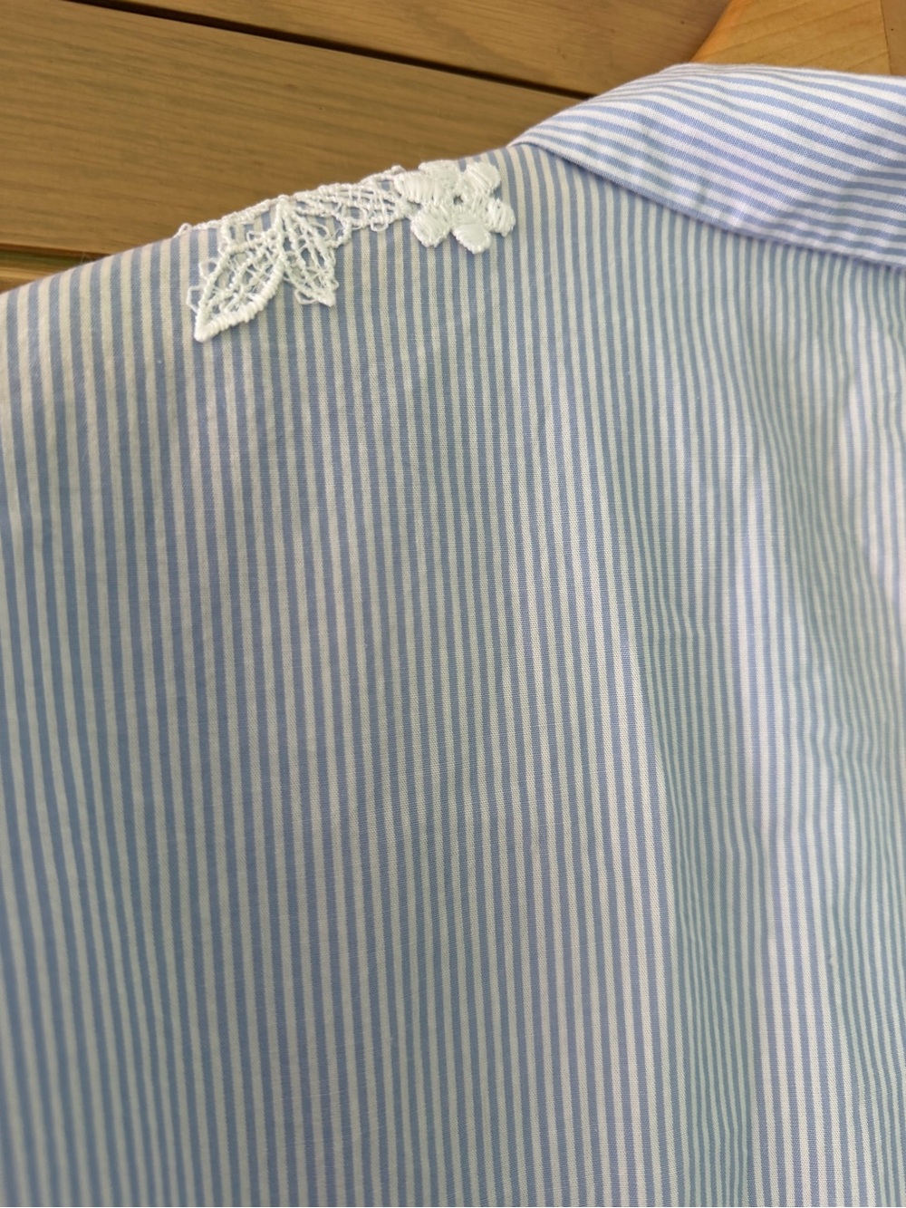 Frette Light Blue Pinstripe Button-Front Nightshirt with Lace Applique / large - Picture 10 of 13